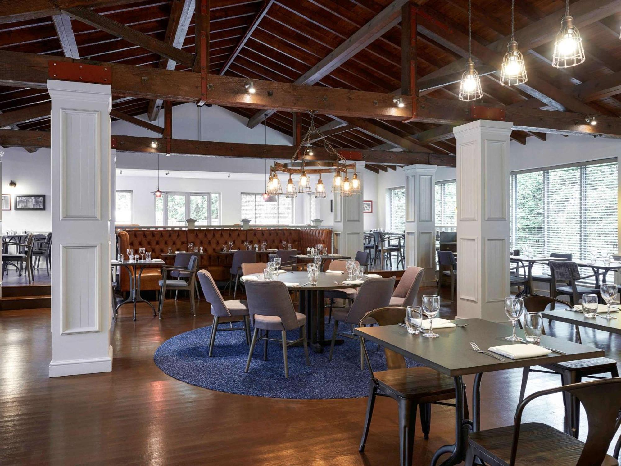 Novotel London Stansted Airport 4*
