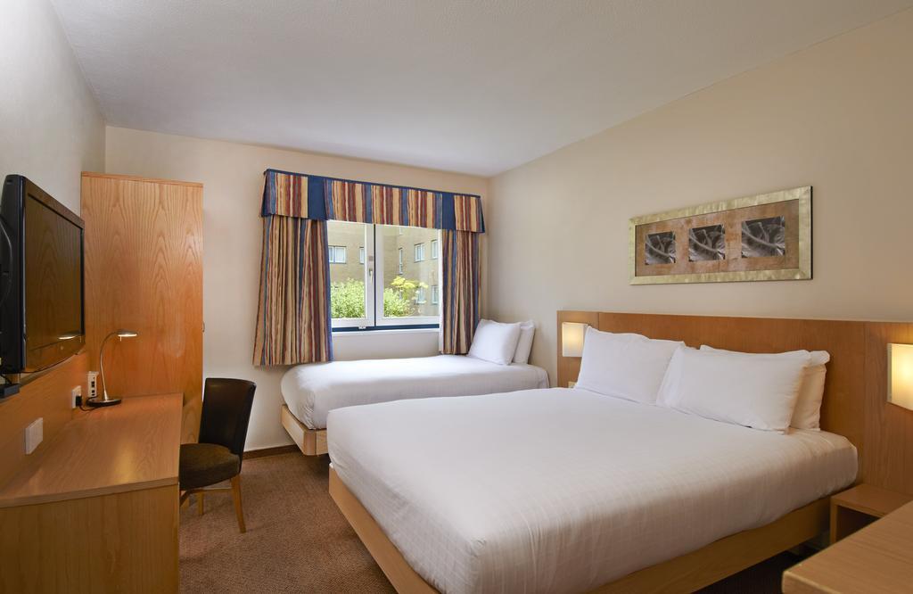 Novotel London Stansted Airport Отель 4*