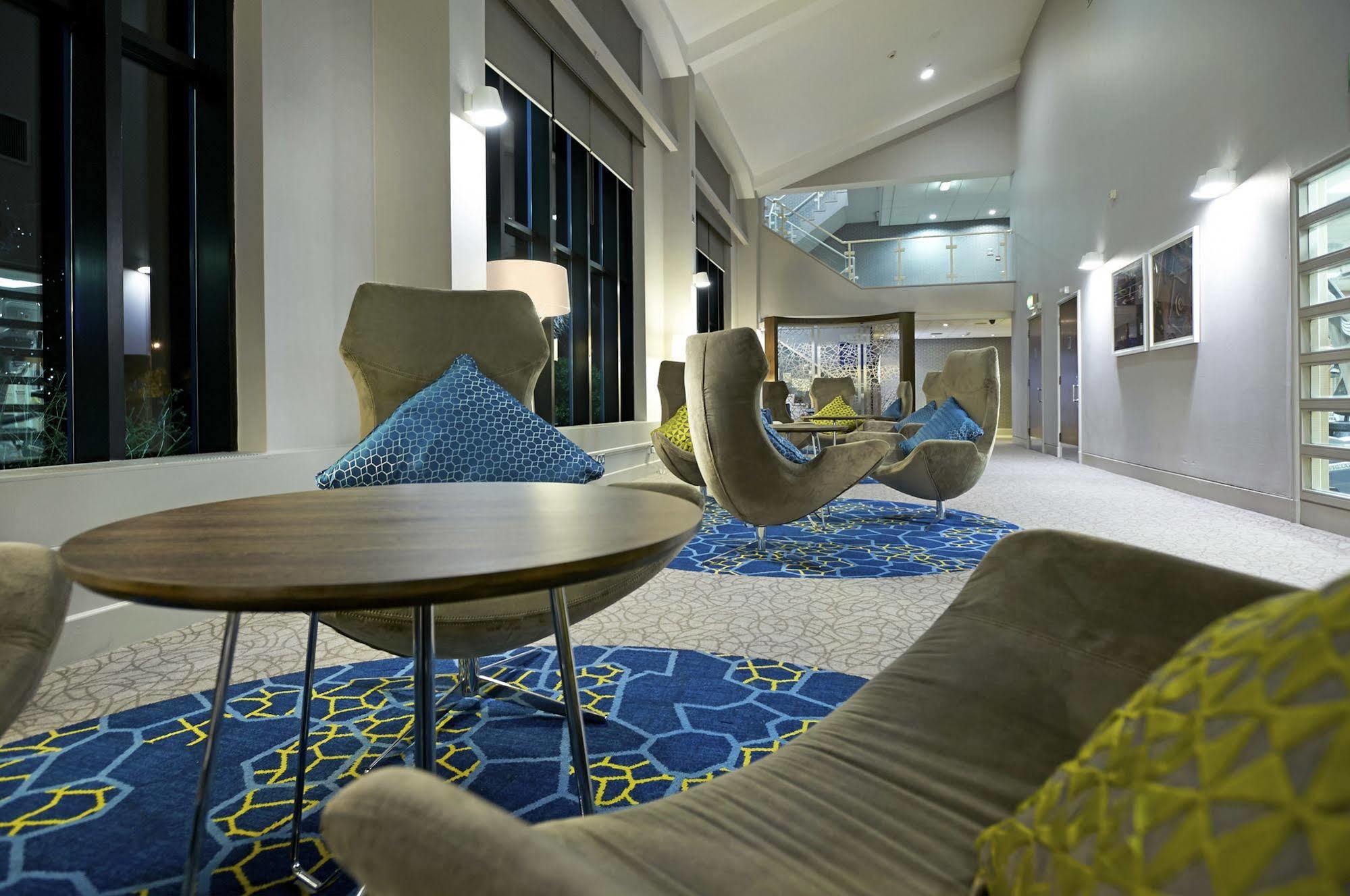 Отель Novotel London Stansted Airport Станстед Маунтфитчет